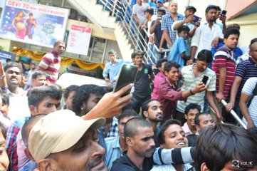 Raja Cheyyi Vesthe Movie Team at Devi Theater